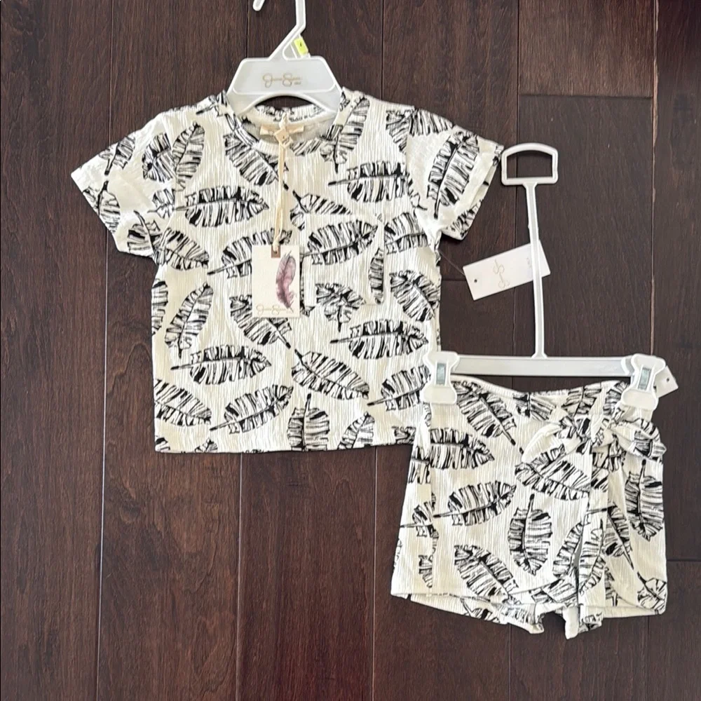 NWT Girls Jessica Simpson Black and White Boho Chic Feather Print short set!
